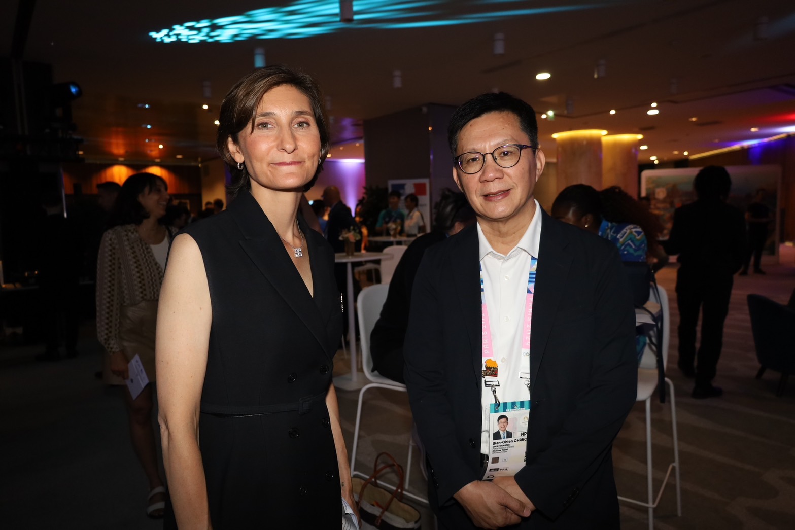 (圖)Political Deputy Minister of Education Chang Liao Wan-Chien (right) met with French Minister of Sports and Olympic and Paralympic Games, Amélie Oudéa-Castéra.